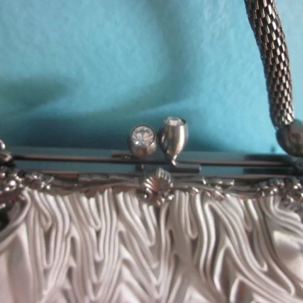 Nicole Lee Collection Silver Cloth Purse Silver Metal Chain Kisslock Clasp Top